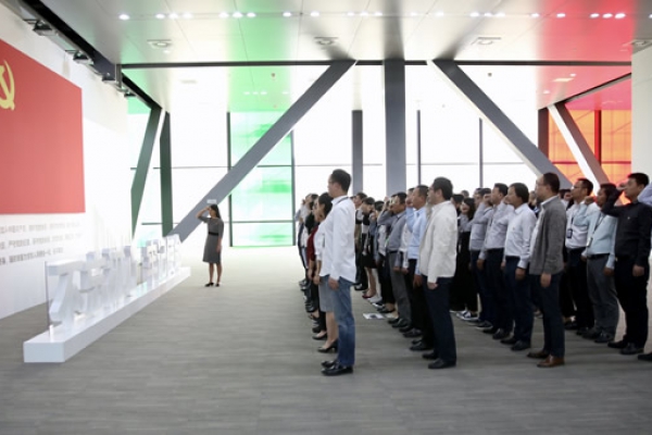 城市重建党总支组织全体党员参观学习