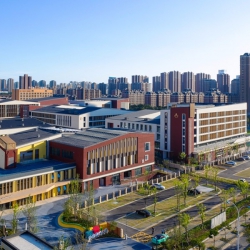 东沙湖实验中学