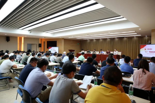 城市重建举行迎“七一”主题活动暨党委书记专题党课