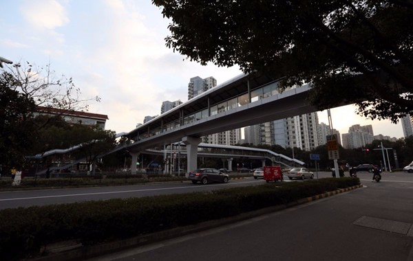 以一座天桥的方式关怀城市生活