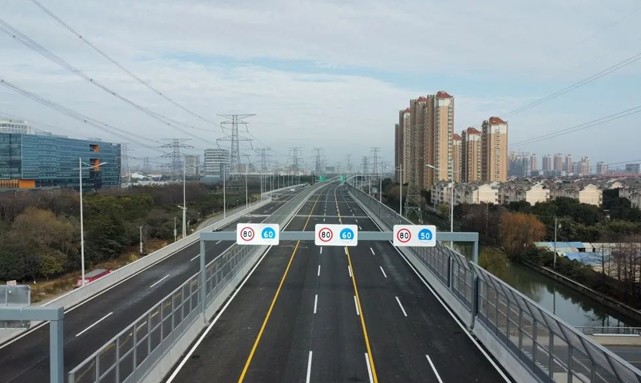 城市重建代建中环南线园区段一期工程主线高架今日通车！