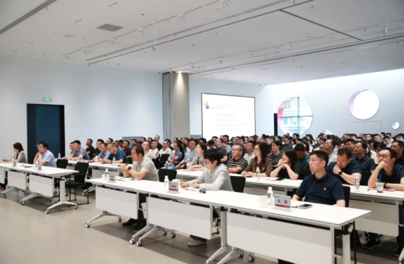重建公司召开七一主题党日培训暨党风廉政建设专题党课